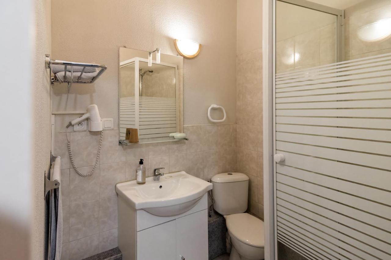 Hotel De La Gare Latresne Zewnętrze zdjęcie