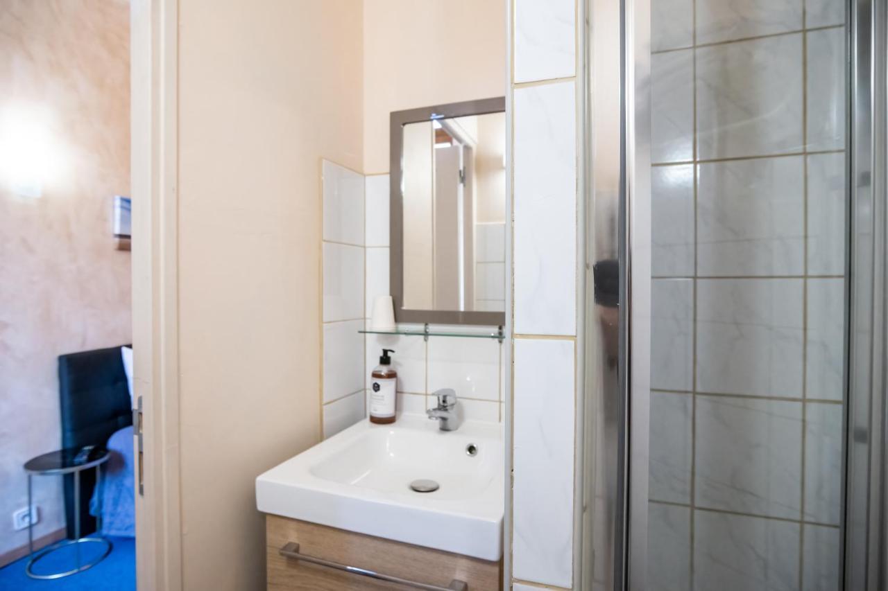 Hotel De La Gare Latresne Zewnętrze zdjęcie