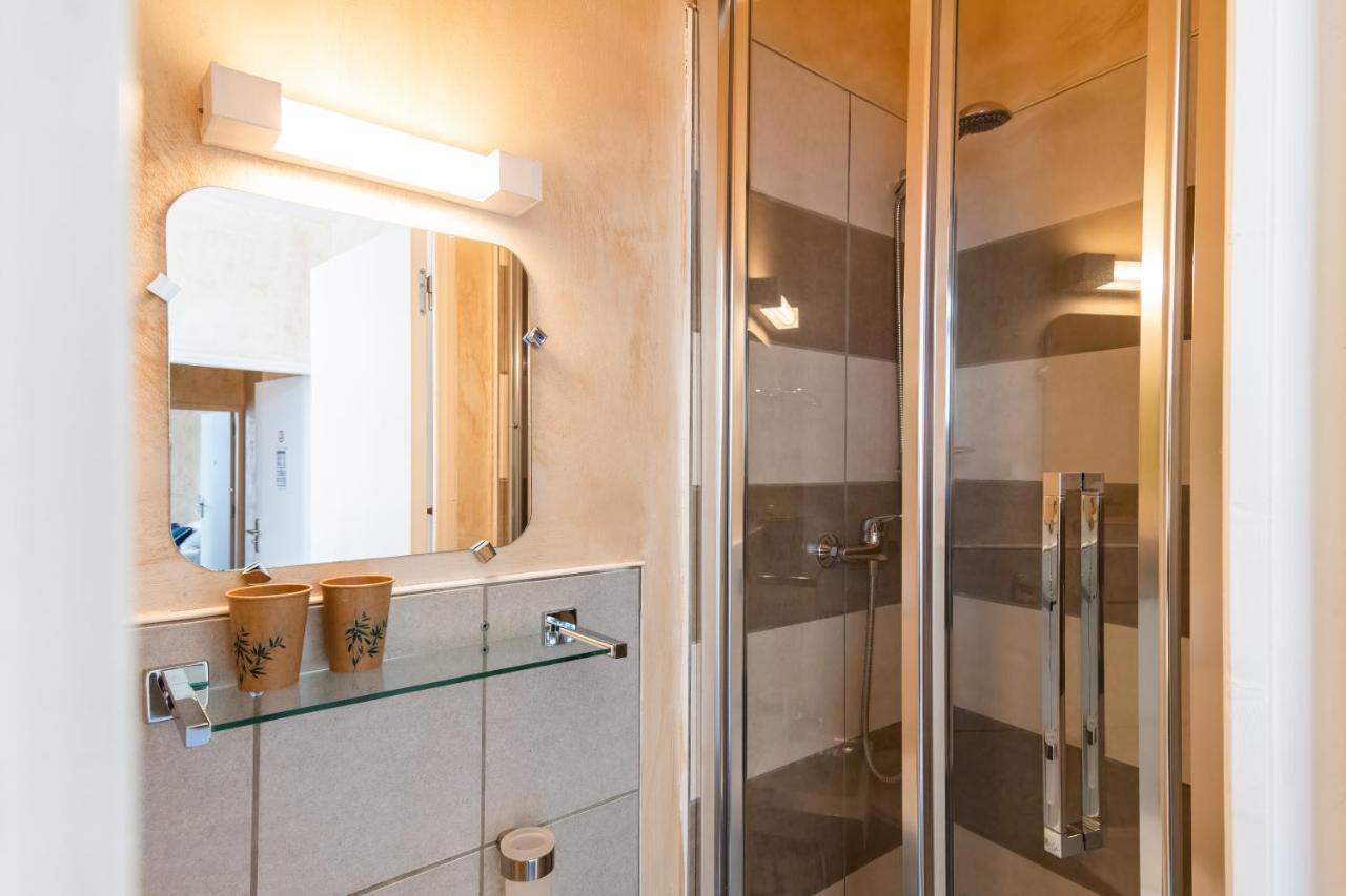 Hotel De La Gare Latresne Zewnętrze zdjęcie