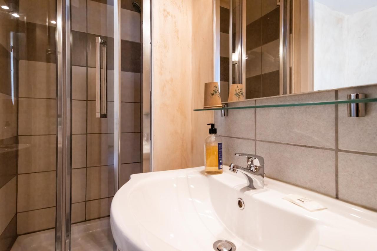 Hotel De La Gare Latresne Zewnętrze zdjęcie